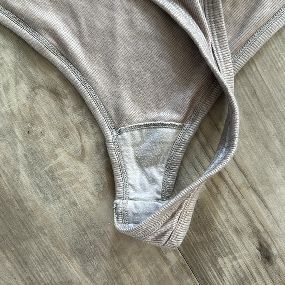 ALEXANDER WANG x UNIQLO Heat Tech Ribbed Sleeveless Bodysuit - Picture 6 of 7